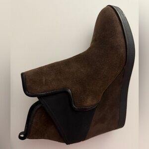 Like New! Donald Pliner Wedge Suede Boosts Size 9